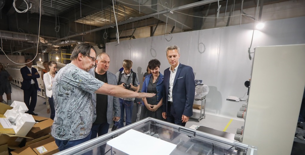 Монтаж оборудования начался на заводе по производству глюкометров в Иркутске